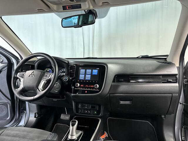 Mitsubishi OUTLANDER 2.4 PHEV Intense+ Automaat | Trekhaak | Pano