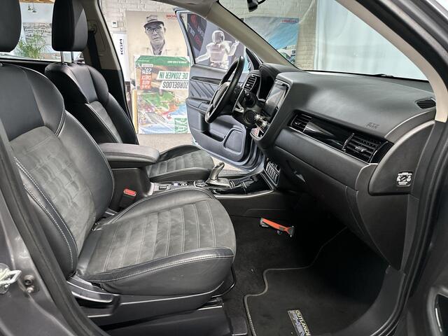 Mitsubishi OUTLANDER 2.4 PHEV Intense+ Automaat | Trekhaak | Pano