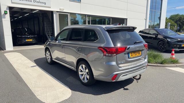 Mitsubishi OUTLANDER 2.4 PHEV Intense+ / Navigatie / Schuif/kanteldak / Camera / Trekhaak
