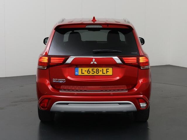 Mitsubishi OUTLANDER 2.4 PHEV Intense | Parkeercamera | Climate Control | Cruise Control | Navigatie via Carplay |