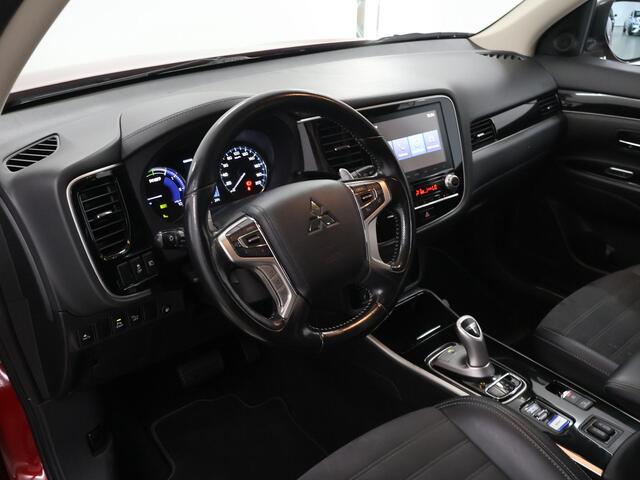 Mitsubishi OUTLANDER 2.4 PHEV Intense | Parkeercamera | Climate Control | Cruise Control | Navigatie via Carplay |