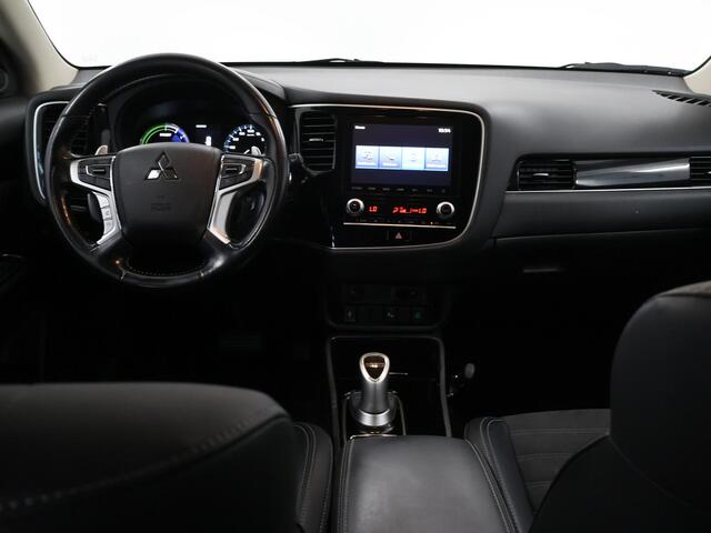 Mitsubishi OUTLANDER 2.4 PHEV Intense | Parkeercamera | Climate Control | Cruise Control | Navigatie via Carplay |