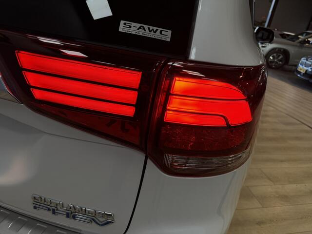 Mitsubishi OUTLANDER 2.4 PHEV S-Edition Airco ECC | Panorama | Trekhaak | Adaptive Cruise | Keyless | Leder | Stuur \ Stoelverwarming | Isofix | NAP