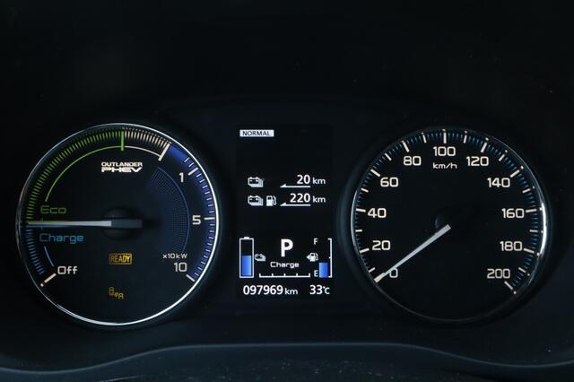 Mitsubishi OUTLANDER 2.4 PHEV Prestige Leder | Trekhaak | Navi | Standkachel