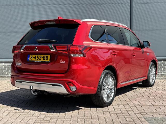 Mitsubishi OUTLANDER 2.4 PHEV Intense+ / 1500 kg Trekgewicht / Trekhaak / Navigatiesysteem / Apple carplay / Android auto / Elektrisch verstelbare bestuurdersstoel / Stoelverwarming voor / Achteruitrijcamera / Cruise control /