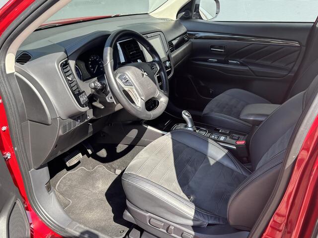 Mitsubishi OUTLANDER 2.4 PHEV Intense+ / 1500 kg Trekgewicht / Trekhaak / Navigatiesysteem / Apple carplay / Android auto / Elektrisch verstelbare bestuurdersstoel / Stoelverwarming voor / Achteruitrijcamera / Cruise control /
