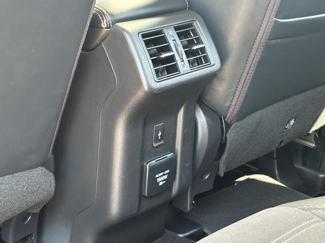 Mitsubishi OUTLANDER 2.4 PHEV Intense+ / 1500 kg Trekgewicht / Trekhaak / Navigatiesysteem / Apple carplay / Android auto / Elektrisch verstelbare bestuurdersstoel / Stoelverwarming voor / Achteruitrijcamera / Cruise control /