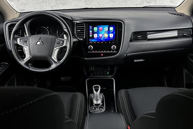 Mitsubishi OUTLANDER 2.4 PHEV Pure | Trekhaak | Camera | Stoelverwarming | Airco