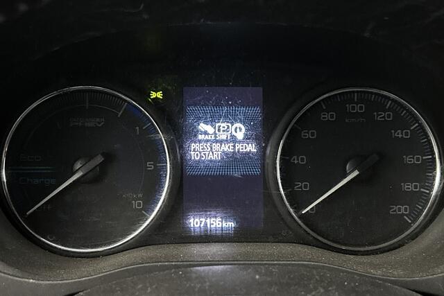 Mitsubishi OUTLANDER 2.4 PHEV Pure | Trekhaak | Camera | Stoelverwarming | Airco