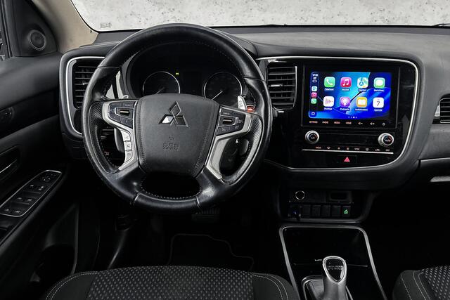 Mitsubishi OUTLANDER 2.4 PHEV Pure | Trekhaak | Camera | Stoelverwarming | Airco