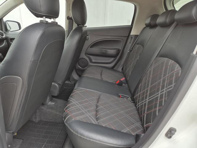 Mitsubishi SPACE STAR 1.2 Instyle Automaat / Navigatie via Apple Carplay of Android Auto / Climate control / Stoelverwarming / Achteruitrijcamera / Keyless Entry/Start / Lichtmetalen wielen 15" / Cruise control /