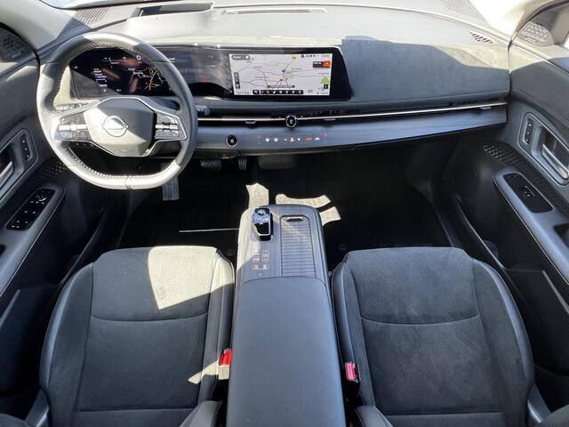 Nissan Ariya Evolve 91 kWh Automaat / Weinig km / Elektr. Schuifdak, stoelen en klep / Navigatie / Stoelverwarming / Stoelventilatie / 20" LM wielen & All Season banden / Apple Carplay Android /