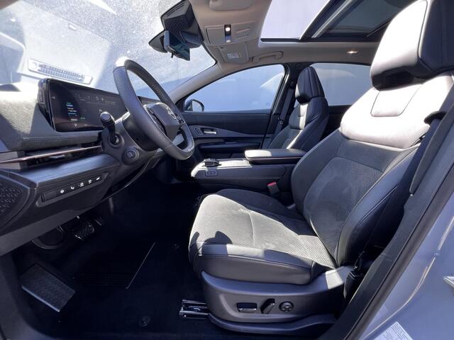 Nissan Ariya Evolve 91 kWh Automaat / Weinig km / Elektr. Schuifdak, stoelen en klep / Navigatie / Stoelverwarming / Stoelventilatie / 20" LM wielen & All Season banden / Apple Carplay Android /