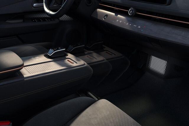 Nissan Ariya Evolve 91 kWh 242PK | BOSE Audio | Head-Up Display | 20'' Inch Velgen | 360 Camera | Stoel- en Stuurverwarming | Nieuw uit voorraad leverbaar!