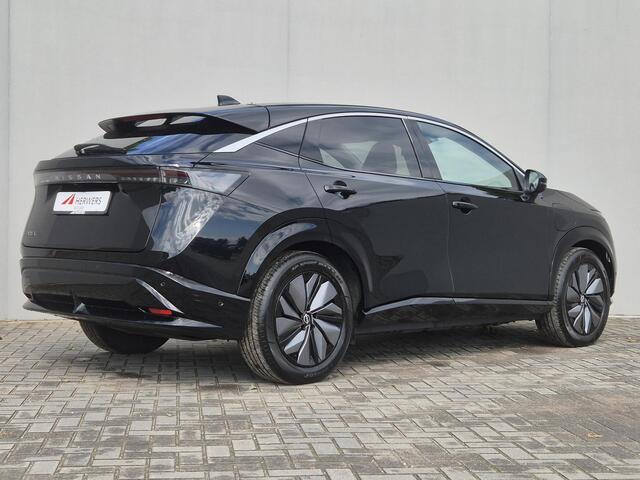 Nissan Ariya Evolve 66 kWh / 99% SOH / Glazen schuif- en kanteldak / CCS snelladen / warmtepomp / Stuur- Stoel & Achterbank verwarming / Head Up Display / Adaptief cruise control / Stoelventilatie / Bose Audio Systeem / Elektrische achterklep / Draadloze telefoon lad