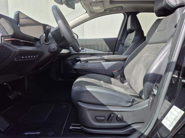 Nissan Ariya Evolve 66 kWh / 99% SOH / Glazen schuif- en kanteldak / CCS snelladen / warmtepomp / Stuur- Stoel & Achterbank verwarming / Head Up Display / Adaptief cruise control / Stoelventilatie / Bose Audio Systeem / Elektrische achterklep / Draadloze telefoon lad
