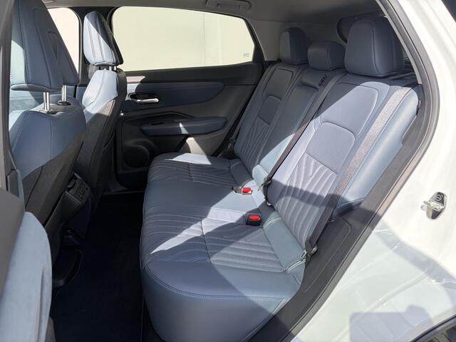 Nissan Ariya Evolve 91 kWh / Stoelverwarming voor en achter / Schuif-kantel dak / Stoelventilatie / Stuurverwarming / 100% dealer onderhouden / Elektrisch verstelbare stoelen met geheugen / Elektrische achterklep / Adaptieve cruise control