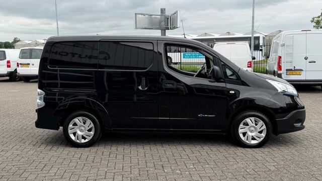 Nissan E-NV200 ZERO EMISSIE 40KWH 80KW 120PK AIRCO/ TREKHAAK/ NAVIGATIE/ CRUISE CONTROL/ CAMERA/ 100% DEALERONDERHOUDEN