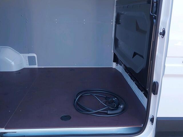 Nissan INTERSTAR Interstar-e L2H2 Limited 87 kWh | wandbekleding, laadvloer en trekhaak