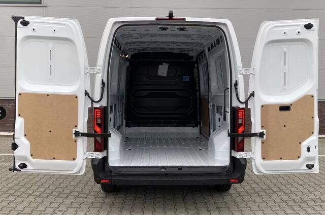Nissan INTERSTAR 2.3 dCi L3H2 N-Connecta