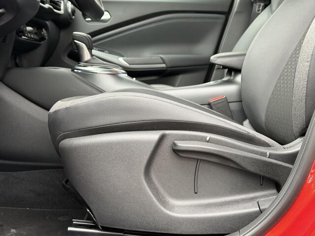 Nissan JUKE 1.6 Hybrid N-Connecta / Automaat / Fabrieksgarantie tot 05-2028 / Navigatie / Camera / PDC / Stoel & Stuurwielverwarming / Apple Carplay & Android Auto / Cruise / Clima / DAB /