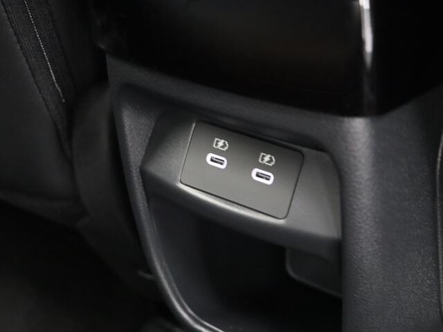 Nissan JUKE Red-line Edition Hybrid 143 | 19" zwarte lichtmetalen velgen | 7" TFT kleurendisplay | Achteruitrijcamera met dynamische afstandsmarkering