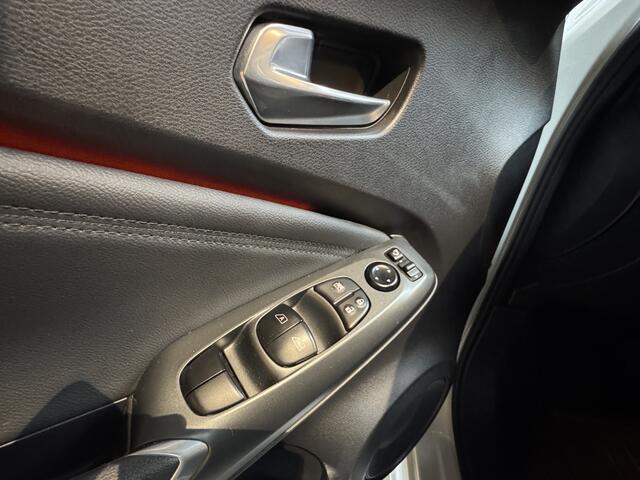 Nissan JUKE 1.0 DIG-T Tekna LMV Navigatie flippers op stuur