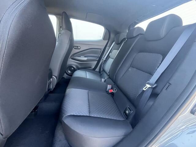 Nissan JUKE 1.0 DIG-T N-Connecta / ¤4.500 Voorraad Korting / 10 Jaar Nissan More garantie / Navigatie / Camera / Stoel Verwarming / Stuurwiel Verwarming / Apple Carplay & Android Auto / Cruise Control / Clima /