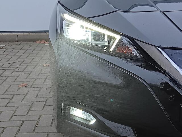 Nissan LEAF N-Connecta 40 kWh Navigatie / Parkeercamera / Stoelverwarming