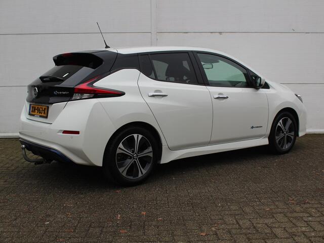 Nissan LEAF N-Connecta 40 kWh / Trekhaakbeugel / Navigatie + Apple Carplay/Android Auto / Cruise Control Adaptief / Stoelverwarming / 360* Camera /