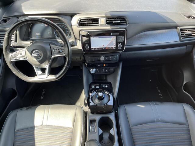 Nissan LEAF Tekna 40 kWh / Stuur- en Stoelverwarming voor en achter / Adaptieve Cruise Control / Bose Premium Audio / 360° Camera / Keyless Entry & Start / Parkeersensoren voor en achter / Bluetooth / DAB Radio /
