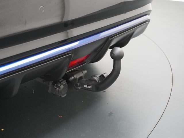 Nissan LEAF N-Connecta 40kWh Apple Carplay Android Auto Trekhaak Cruise control adaptief 360°Camera Navi Ecc Stoel+Stuurverwarming Keyless DAB Dodehoek detector Rijstrooksensor met correctie Uitparkeer waarschuwing Verkeersbord detectie Bluetooth Privacy Glas Lmv 17"