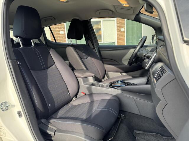 Nissan LEAF Acenta 40 kWh | Navigatie | Camera | Apple Carplay/Android Auto | Dodehoek Detectie | Adapt. Cruise Control | Rijklaarprijs!