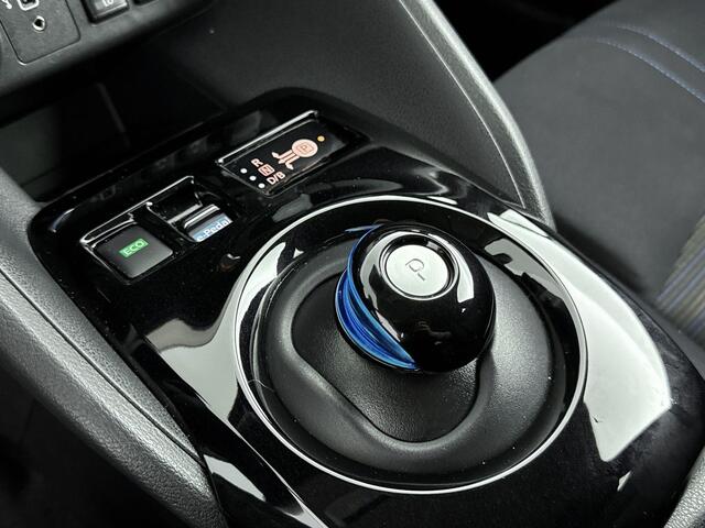Nissan LEAF N-Connecta 40 kWh | Apple Carplay & Android Auto | Stoelverwarming | Stuurverwarming | 360 camera | Parkeersensoren