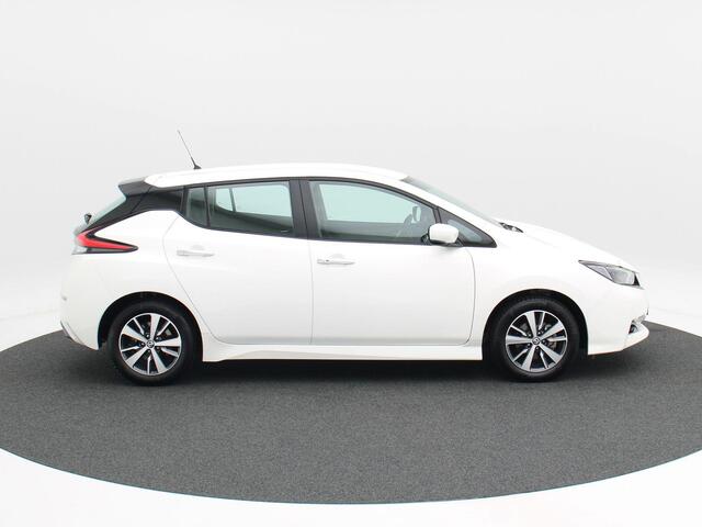 Nissan LEAF Acenta 40 kWh | SOH 87% | LED | Cruise Control | Navigatieysteem | Airco | Parkeersensoren | Privacy Glass | Stoel- en Stuur Verwarming | 16 Inch