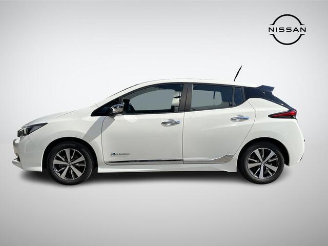 Nissan LEAF Acenta 40 kWh Chrome Pack, SoH 89% | Navigatie | Camera | Adapt. Cruise Control | Apple Carplay/Android Auto | Keyless Entry | Dodehoek Detectie | Rijklaarprijs!