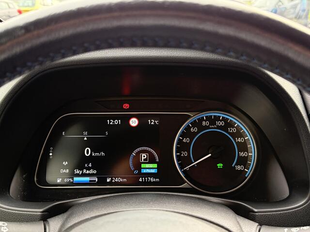 Nissan LEAF e+ Tekna 62 kWh | NAP | 1e eigenaar | 360 graden camera | Bose Audia | Stoelverwarming voor & achter | LED | DAB | Cruise adaptief |