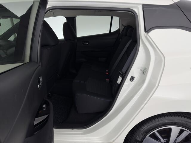 Nissan LEAF Acenta 40 kWh {SOH-90%} Aut. *ADAPTIVE-CRUISE | KEYLESS | NAVI-FULLMAP | BLIND-SPOT | DAB+ | PDC | COMFORTSEATS | DIGI-COCKPIT | PRIVACY-GLASS | 17"ALU