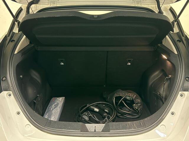 Nissan LEAF Acenta 40 kWh | Navigatie | Stoelverwarming | Parkeersensoren |