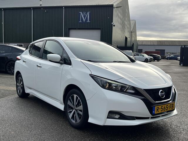 Nissan LEAF Acenta 40 kWh VAN: ¤15.900,- VOOR: ¤13.877,- UW EINDEJAARSVOORDEEL: ¤2.023| CAMERA| CARPLAY/ ANDROID AUTO| RIJKLAARPRIJS INCL. 12 MND BOVAG GARANTIE|