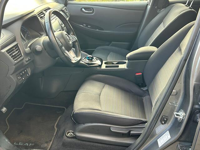 Nissan LEAF N-Connecta 40kWh Navi Ecc 360°Camera Adap.Cruise Pdc Keyless Blindspot Apple Carplay Android Auto Stoel+Stuurverwarming DAB Bluetooth Lmv Privacyglas Zeer compleet!