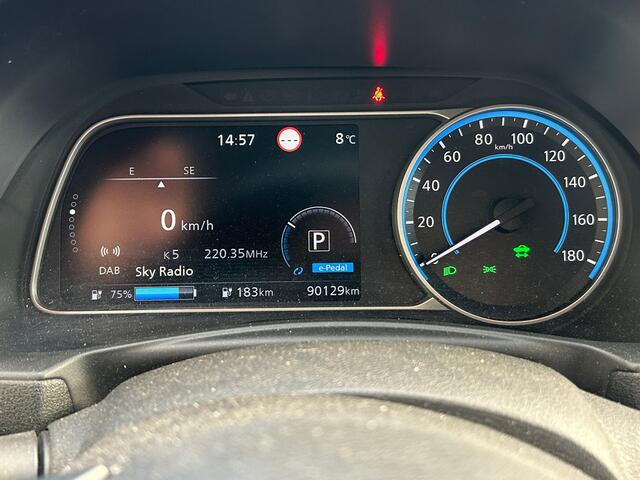 Nissan LEAF N-Connecta 40kWh Navi Ecc 360°Camera Adap.Cruise Pdc Keyless Blindspot Apple Carplay Android Auto Stoel+Stuurverwarming DAB Bluetooth Lmv Privacyglas Zeer compleet!