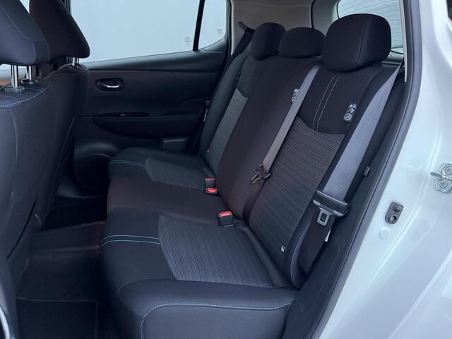 Nissan LEAF Acenta 40 kWh / Dealeronderhouden / Adaptieve Cruise Control / Climate Control / Achteruitrijcamera / Apple Carplay & Android Auto /