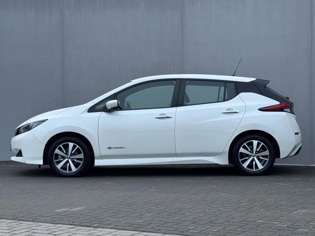 Nissan LEAF Acenta 40 kWh / Dealeronderhouden / Adaptieve Cruise Control / Climate Control / Achteruitrijcamera / Apple Carplay & Android Auto /