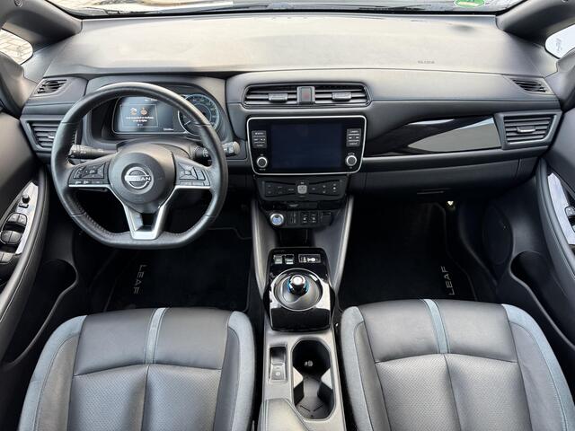 Nissan LEAF e+ Tekna 62 kWh 100% dealer onderhouden / Stoelverwarming Voor & Achter / Adaptieve Cruise Control / Warmtepomp / Bose Audio / Rondzichtcamera / Stuurverwarming / Dodehoekdetectie / Apple Carplay & Android Auto /