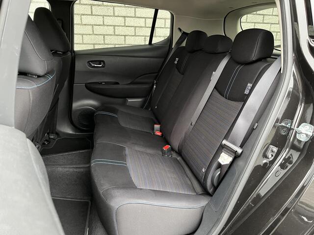 Nissan LEAF e+ N-Connecta 62 kWh | Achteruitrijcamera | Stoel + stuurverwarming | Navigatie | Apple CarPlay / Android Auto |