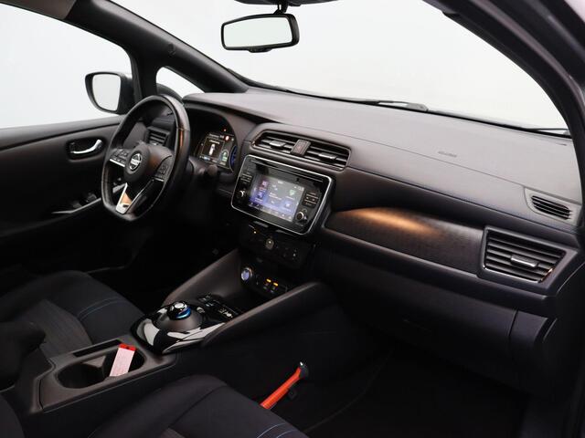 Nissan LEAF N-Connecta 40 kWh | Stuurwiel Verwarmd | Stoelverwarming | Led koplampen | All Season Banden | Accuscore 87,9% |