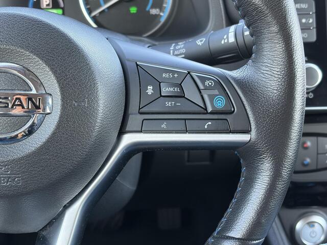 Nissan LEAF Tekna 40 kWh / Stoelverwarming voor en achter / Adaptieve cruise control / Stuurverwarming / Afneembare trekhaak / Navigatie / Bose / Lederen bekleding