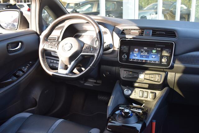 Nissan LEAF Tekna 40 kWh//Navi//Camera!!