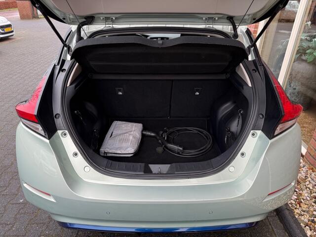 Nissan LEAF N-Connecta 40 kWh 360 CAMERA / STOEL&STUUR VERW. / KEYLESS / NAV